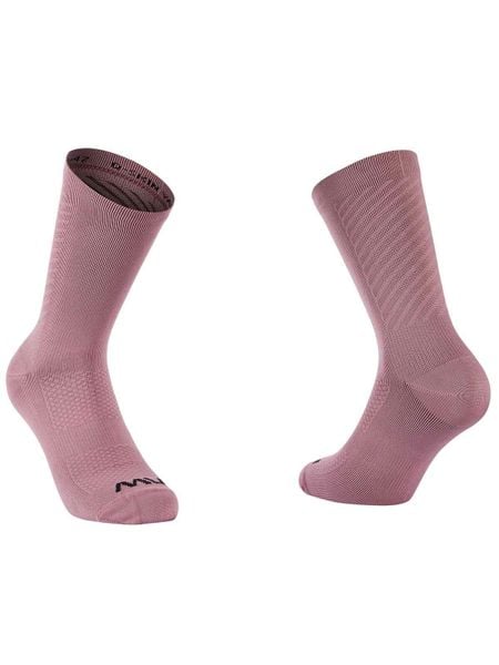 Skarpety rowerowe NORTHWAVE Switch Sock różowy. Czerwone skarpety męskie Northwave, w ażurowe wzory, z dzianiny. Za 44.85 zł.