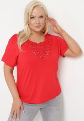 Czerwony T-shirt Koszulka z Krótkim Rękawem z Dekoltem Ozdobionym Koronką i Cyrkoniami Novilla. Czerwone bluzki damskie Born2be, l, bez wzorów, z jeansu, eleganckie, bez kołnierzyka, plus size, bez ramiączek. Za 14.99 zł.