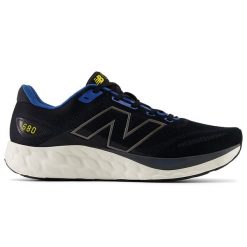 Buty męskie New Balance Fresh Foam 680 v8 M680LH8 – czarne. Czarne buty sportowe męskie New Balance, bez wzorów, z gumy, bez zapięcia, do biegania. Za 249.99 zł.