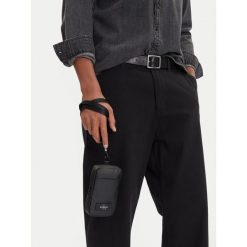 Saszetka Calvin Klein. Czarne saszetki i nerki męskie Calvin Klein, małe. Za 129.99 zł.