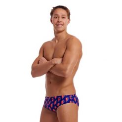 Kąpielówki męskie slipy na basen treningowe Funky Trunks Flash. Czerwone kąpielówki męskie Funky Trunks, m, bez wzorów. Za 139.00 zł.