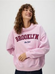 Bluza z nadrukiem - różowy. Czerwone bluzy damskie Reserved, l, bez wzorów, z bawełny, bez ramiączek, bez kaptura. W wyprzedaży za 59.99 zł.