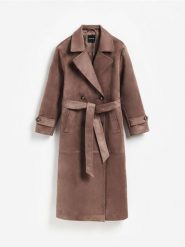 Płaszcz z imitacji zamszu - brązowy. Brązowe płaszcze damskie Reserved, l, bez wzorów, bez kołnierzyka, bez kaptura. Za 359.99 zł.