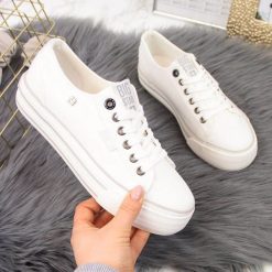 Big Star Trampki damskie na platformie białe Big Star HH274052 40. Białe trampki i tenisówki damskie BIG STAR, bez wzorów, bez zapięcia. Za 146.94 zł.