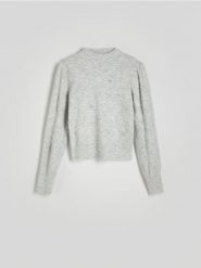 Sweter z ozdobnymi detalami - jasnoszary. Szare swetry nierozpinane damskie Reserved, l, bez wzorów, z dzianiny, bez kołnierzyka, bez ramiączek. W wyprzedaży za 49.99 zł.
