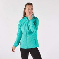 Kurtka do biegania przeciwdeszczowa damska Kiprun Run Rain 900. Zielone kurtki sportowe damskie KIPRUN, l, bez wzorów, z materiału, bez ramiączek, bez kaptura, do biegania. Za 399.99 zł.