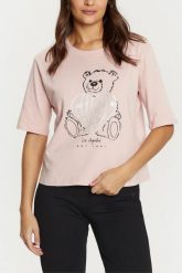 GUESS Różowy t-shirt damski Bear Boxy. Czerwone t-shirty damskie Guess, s, z aplikacjami, bez kołnierzyka, bez ramiączek. W wyprzedaży za 161.99 zł.