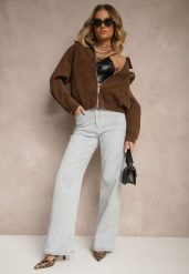 Jasnoniebieskie Jeansy High Waist z Szeroką Nogawką Sesmaris. Niebieskie jeansy damskie Renee, bez wzorów, z jeansu, klasyczne, z podwyższonym stanem. Za 119.99 zł.