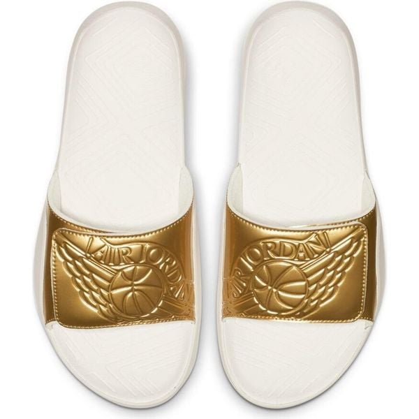 Klapki kąpielowe Air Jordan Hydro 7 - AA2517-107 52.5. Białe klapki męskie Jordan, bez wzorów, bez zapięcia. Za 205.85 zł.