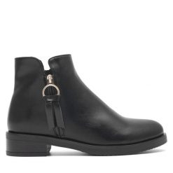 Botki Clara Barson. Czarne botki damskie Clara Barson, bez wzorów, bez obcasa, na płaskiej podeszwie, bez zapięcia. Za 129.99 zł.