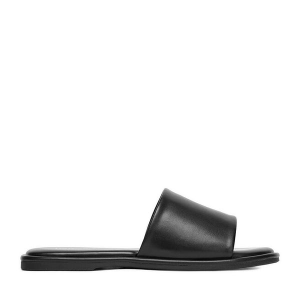 Klapki DeeZee. Czarne klapki damskie DeeZee, bez wzorów, bez obcasa, bez zapięcia. Za 119.99 zł.