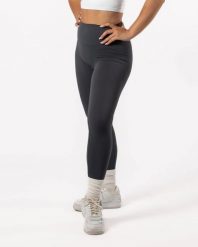 Damskie legginsy 7/8 na jogę i pilates, bez przedniego szwu – granatowy. Niebieskie legginsy damskie AESTHETIC WOLF, bez wzorów, z dzianiny. Za 149.99 zł.