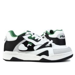 Buty męskie sportowe do chodzenia Fila WAYNE. Białe buty sportowe męskie Fila, bez wzorów, bez zapięcia, trekkingowe. W wyprzedaży za 269.00 zł.
