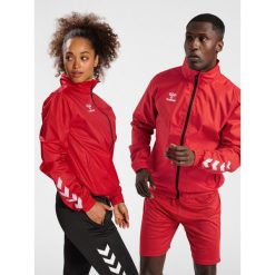 Kurtka ortalionowa piłkarska dla dorosłych Hummel Core XK Spray Jacket. Czerwone kurtki męskie Hummel, xl, bez wzorów, sportowe, bez kaptura. Za 168.00 zł.