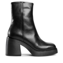 Botki Vagabond Shoemakers. Czarne botki damskie Vagabond Shoemakers, bez wzorów, bez obcasa, na słupku, bez zapięcia. Za 779.99 zł.