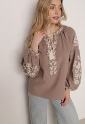 Beżowa Bawełniana Bluzka Boho z Ozdobnym Haftem i Sznurkiem z Frędzlami Lamegenia. Brązowe bluzki damskie Born2be, m, z aplikacjami, z bawełny, boho, bez kołnierzyka, bez ramiączek. Za 129.99 zł.