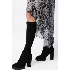 Czarne Zamszowe Kozaki Hazelbury. Czarne kozaki damskie Born2be, z aplikacjami, z zamszu, bez obcasa, na obcasie, bez zapięcia. Za 189.99 zł.