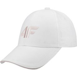 Czapka z daszkiem damska CAD002 - biały. Białe czapki damskie 4F, bez wzorów. W wyprzedaży za 39.99 zł.