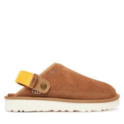 Klapki Ugg. Brązowe klapki męskie UGG, bez wzorów, bez zapięcia. Za 599.99 zł.
