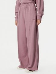 Adidas Spodnie dresowe Seasonal Essentials KV6865 Różowy Regular Fit. Czerwone spodnie dresowe damskie Adidas, bez wzorów, z bawełny. Za 203.99 zł.
