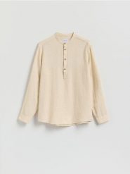 Koszula regular fit z domieszką lnu - beżowy. Brązowe koszule męskie Reserved, l, bez wzorów, z bawełny, bez kołnierzyka, bez ramiączek. Za 119.99 zł.