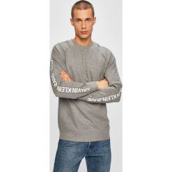 Calvin Klein Jeans - Bluza. Szare bluzy męskie Calvin Klein Jeans, l, bez wzorów, z bawełny, bez ramiączek, bez kaptura. W wyprzedaży za 199.90 zł.