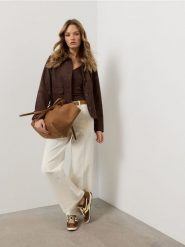 Jeansy wide leg mid waist z paskiem - kremowy. Białe jeansy damskie Sinsay, bez wzorów, z jeansu. Za 79.99 zł.
