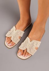 Beżowe Ażurowe Klapki na Płaskiej Podeszwie w Stylu Boho Gilaria. Brązowe klapki damskie Renee, z aplikacjami, z tkaniny, boho, bez obcasa, na płaskiej podeszwie, bez zapięcia. Za 59.99 zł.