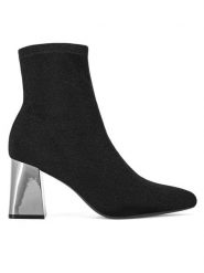 DeeZee Botki 5758 Czarny. Czarne botki damskie DeeZee, bez wzorów, z materiału, bez obcasa, na słupku, bez zapięcia. Za 189.99 zł.