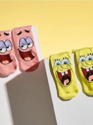 Długie skarpetki SpongeBob 2 pack - wielobarwny. Skarpety męskie Sinsay, bez wzorów. Za 15.99 zł.