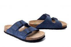 DR. BRINKMANN 600175-05 blau, klapki damskie. Niebieskie klapki damskie Dr. Brinkmann, bez wzorów, ze skóry, bez obcasa, bez zapięcia. Za 229.42 zł.