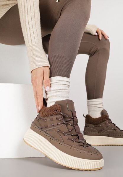 Brązowe Śniegowce Trapery Vices na Grubej Tłoczonej Podeszwie z Przeszyciami Anurrive. Brązowe trapery damskie Born2be, z wełny, bez zapięcia. Za 94.99 zł.