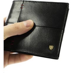 Portfel czarny z czerwonym przeszyciem Rovicky N993-RVTS-6712 BL+RE. Czarne portfele męskie ROVICKY, bez wzorów, ze skóry. Za 80.00 zł.