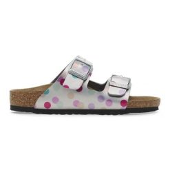 Klapki Birkenstock Arizona Bs 1029805 w groszki srebrny. Szare klapki damskie bez wzorów, z materiału, casualowe, z otwartym noskiem, bez obcasa, bez zapięcia. Za 428.32 zł.
