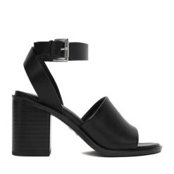Sandały JENNY. Czarne sandały damskie Jenny, bez wzorów, bez obcasa, na słupku, bez zapięcia. Za 139.99 zł.