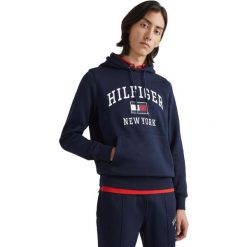 Bluza z kapturem Tommy Hilfiger Modern Varsity, Mężczyźni. Niebieskie bluzy męskie Tommy Hilfiger, l, bez wzorów, z bawełny, z kapturem. Za 690.00 zł.
