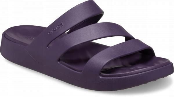 Klapki Dla Dorosłych Crocs Getaway Strappy. Fioletowe klapki damskie Crocs, bez wzorów, z materiału, bez obcasa, bez zapięcia. Za 139.99 zł.