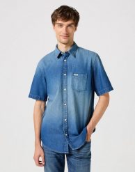 WRANGLER SS 1 PKT SHIRT MĘSKA KOSZULA JEANSOWA MID STONE 112350183 W5K0014179. Koszule męskie Wrangler, m, bez wzorów, z jeansu, bez kołnierzyka, bez ramiączek. Za 139.99 zł.