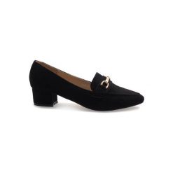 Czarne zamszowe czółenka na obcasie 7078-P. Czarne czółenka damskie ButyModne, z aplikacjami, z zamszu, eleganckie, bez obcasa, na obcasie, bez zapięcia. Za 77.99 zł.