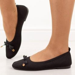 Czarne baleriny damskie Evento 9048. Czarne balerinki damskie eVento, na lato, z aplikacjami, z jeansu, casualowe, bez obcasa, na płaskiej podeszwie, bez zapięcia. Za 99.00 zł.