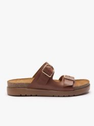 Brązowe klapki z dwoma paskami. Brązowe klapki damskie Ryłko, na lato, bez wzorów, ze skóry, eleganckie, z okrągłym noskiem, bez obcasa, na płaskiej podeszwie, bez zapięcia. Za 379.99 zł.