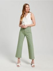 Jeansy cropped high waist - zielony. Zielone jeansy damskie Sinsay, bez wzorów, z bawełny, z podwyższonym stanem. Za 89.99 zł.
