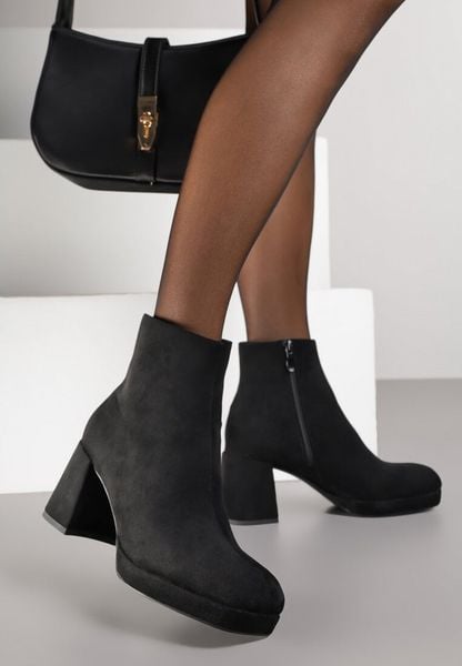 Czarne Botki do Kostki Vices na Słupku z Imitacji Zamszu Dodvire. Czarne botki damskie Born2be, bez wzorów, eleganckie, bez obcasa, na obcasie, bez zapięcia. Za 129.99 zł.