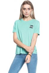 DAMSKI T-SHIRT LEE RELAXED FIT TEE AGATE GREEN L40CBWNB 112108497. Zielone t-shirty damskie Lee, l, bez wzorów, bez kołnierzyka, bez ramiączek. Za 69.99 zł.