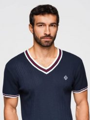 Męska wiskozowa koszulka z dekoltem w serek - granatowa V2 - Rozmiar: S. Niebieskie t-shirty męskie Ombre Clothing, m, bez wzorów, z dzianiny, bez kołnierzyka, bez ramiączek. Za 209.99 zł.