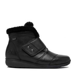 Botki Rieker. Czarne botki damskie Rieker, bez wzorów, bez obcasa, na płaskiej podeszwie, bez zapięcia. Za 439.99 zł.