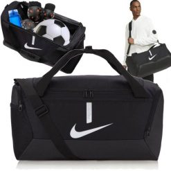 Torba sportowa Nike Academy Team treningowa na ramię ze wzmacnianym dnem 41L. Czarne torby sportowe męskie Nike, bez wzorów, na ramię. Za 143.61 zł.