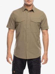 Koszula turystyczna Fjallraven Abisko Trekking Shirt SS. Zielone koszule męskie Fjällräven, s, bez wzorów, z elastanu, bez kołnierzyka, bez ramiączek. Za 494.99 zł.