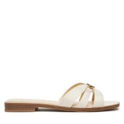 Klapki Guess. Brązowe klapki damskie Guess, z aplikacjami, bez obcasa, bez zapięcia. Za 549.99 zł.