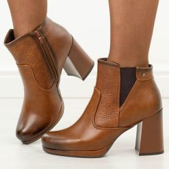 Brązowe botki damskie na słupku M.Daszyński Af125B-1. Brązowe botki damskie M.Daszyński, na jesień, bez wzorów, z dzianiny, eleganckie, bez obcasa, na obcasie, bez zapięcia. Za 259.00 zł.